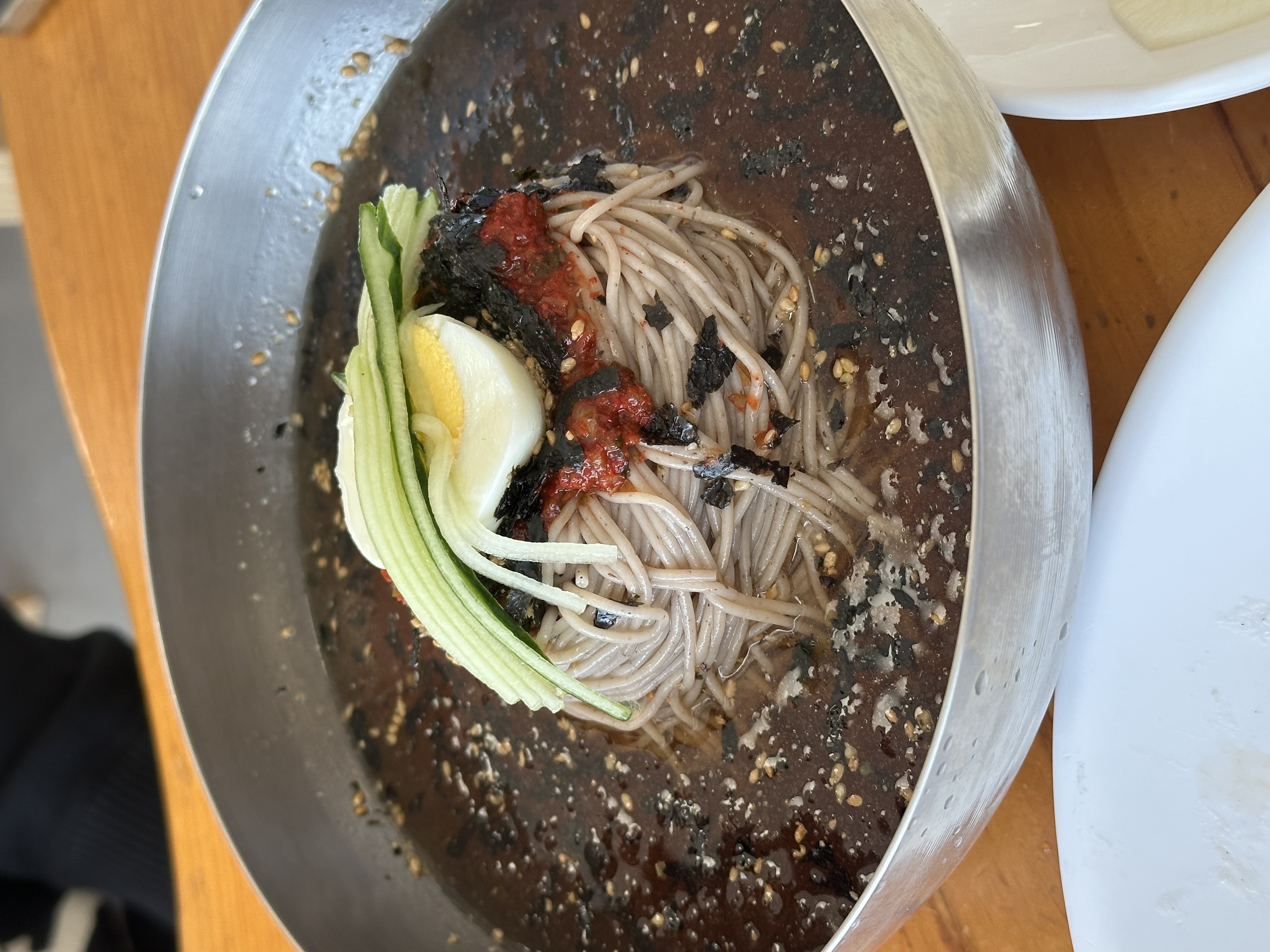 양양 막국수 맛집 🍽️ <동해막국수> 
육수가 간장베이스! 양양 갈때 시원한 막국수 땡기면 추천 👍🏻