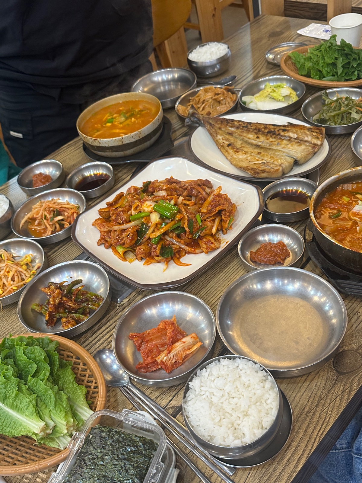 광부 북구 맛집 <진식당> 

광주사람인 찐 토박이 친구가 추천하는 맛집
광주쪽이라 그런지 반찬 엄청많이 나오고 
식당 일하시는분들 손맛이 👍🏻 완젼 추추추천