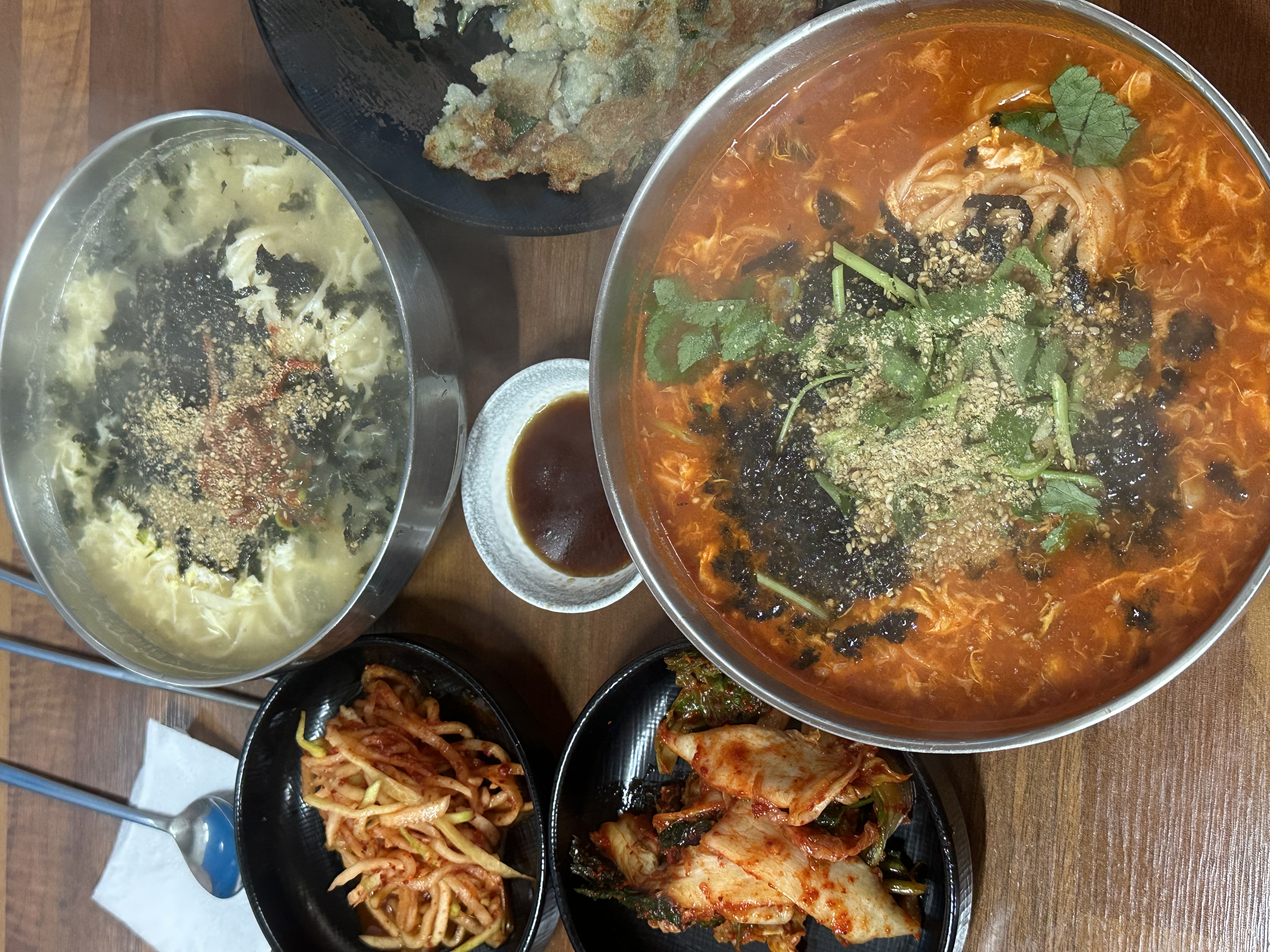 양양 칼국수 맛집 <은경이네 칼국수 > 
주문 즉시 면 바로 뽑아서 감자전도 바로갈아서 부쳐주심👍🏻 양양장 할때 가보세요 🍽️