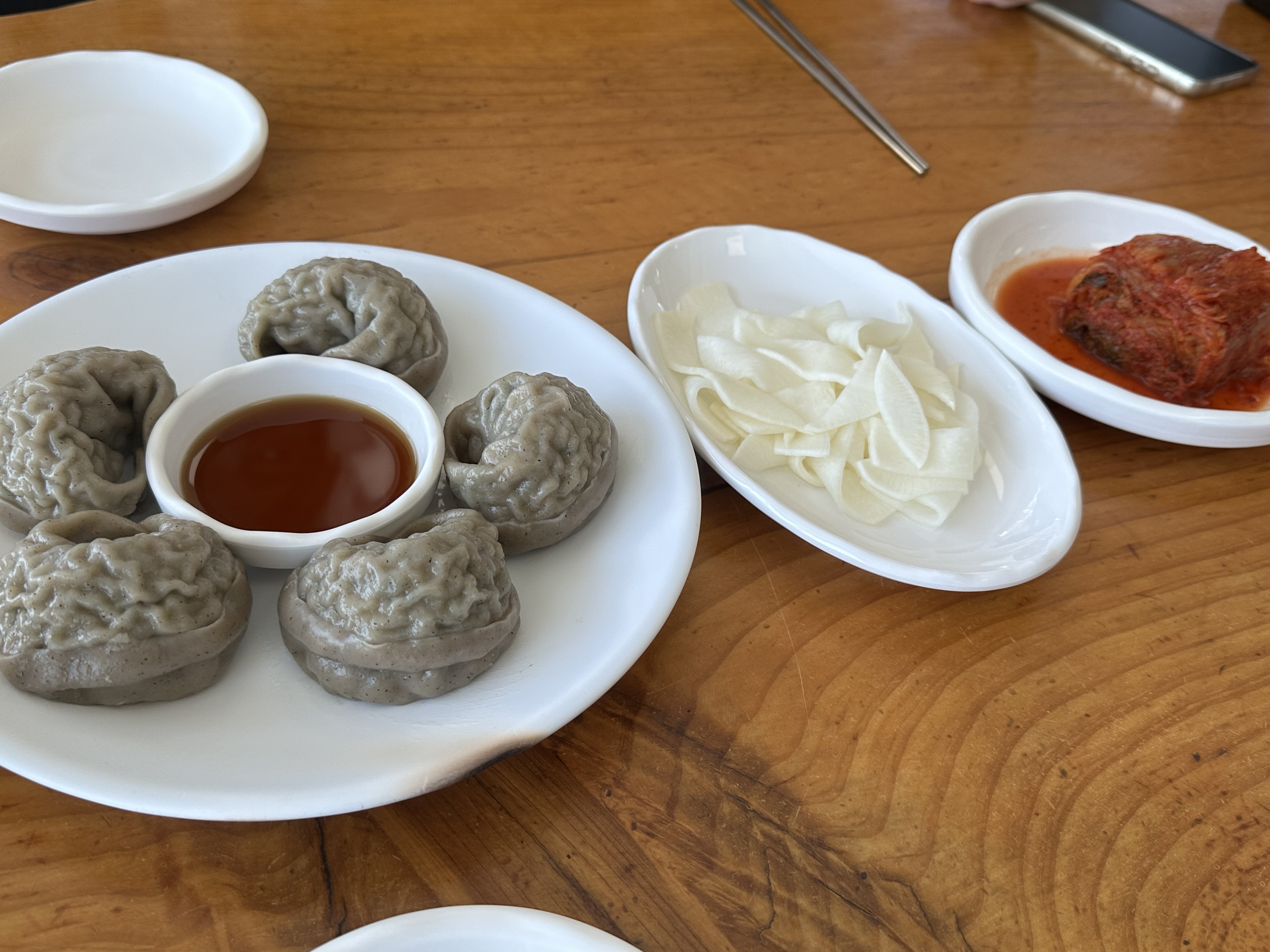 양양 막국수 맛집 🍽️ <동해막국수> 
육수가 간장베이스! 양양 갈때 시원한 막국수 땡기면 추천 👍🏻